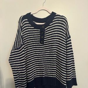 AE Jegging Fit Sweater with 3/4 buttons XL